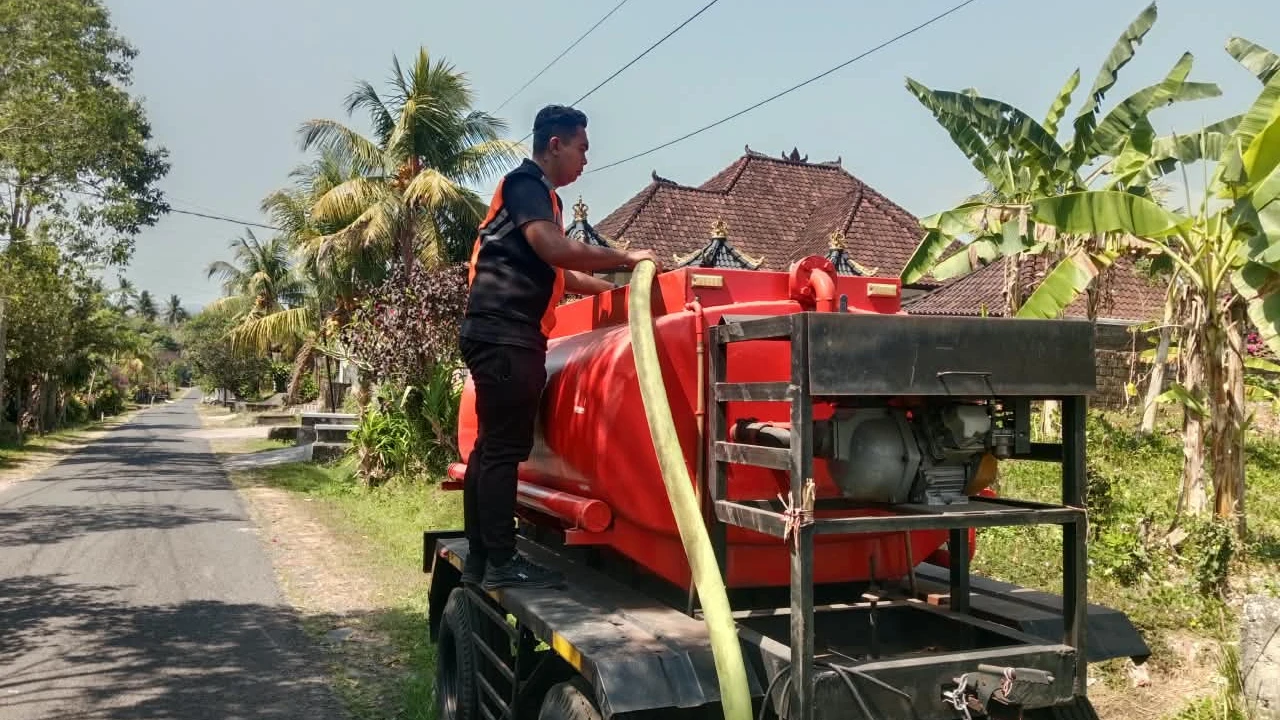 BPBD Salurkan 5.000 Liter Air Bersih untuk 260 KK Terdampak Kekeringan